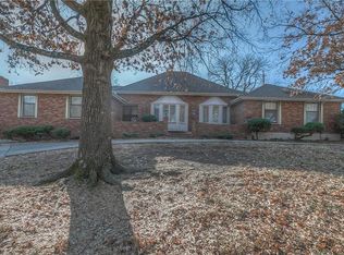 1215 W 114th Ter, Kansas City, MO 64114