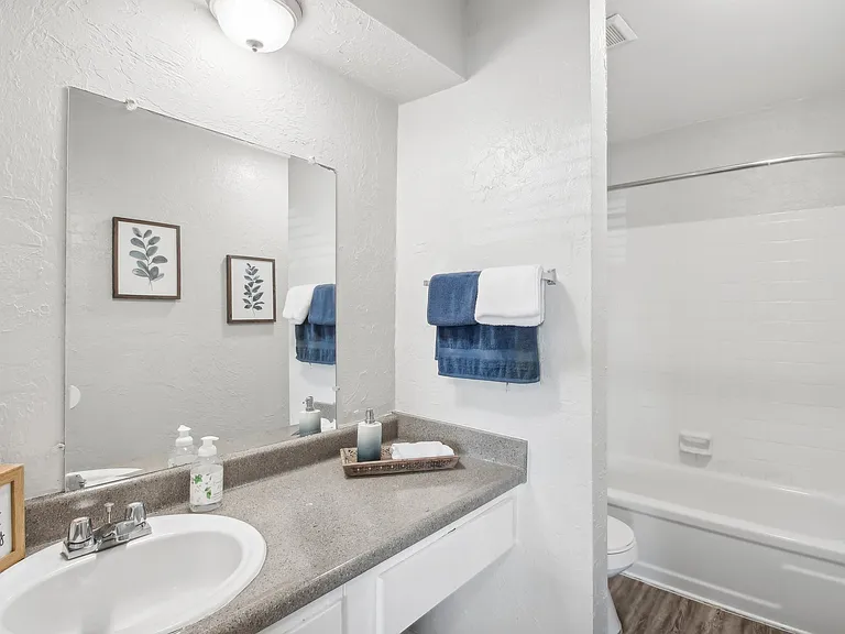 Highland Park Apartments — Photo 11