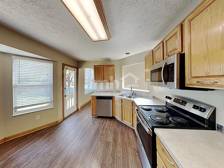 808 Gascony Dr — Photo 4