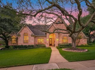 4607 Lake Village Dr, Weston Lakes, TX 77441