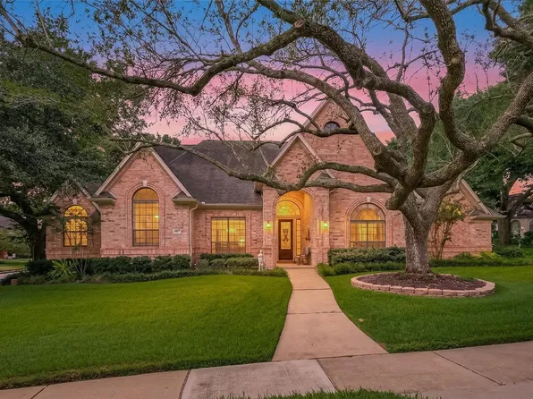 4607 Lake Village Dr, Weston Lakes, TX 77441