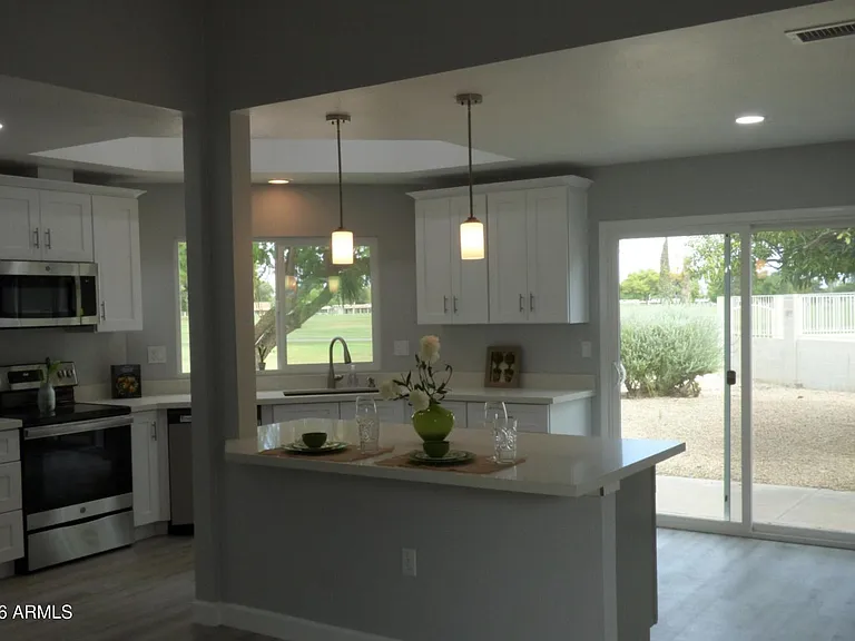 18413 N Welk Dr — Photo 2