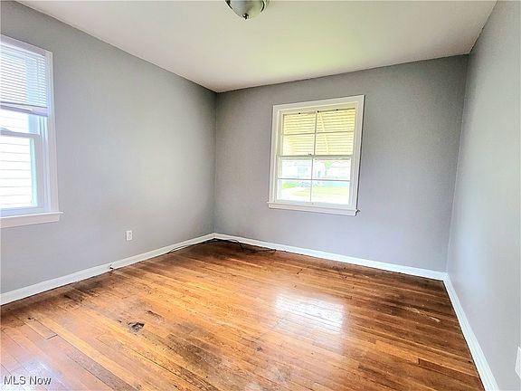 5th image of 18413 Lewis Dr