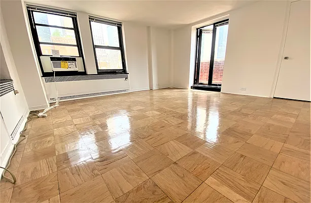 Rented by Manhattan Realty Group | media 14