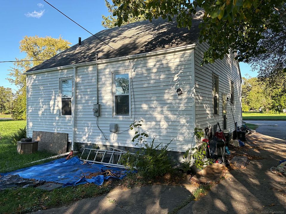 19403 Mound Rd, photo 4