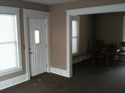 3rd image of 3262 Paris Ave NE
