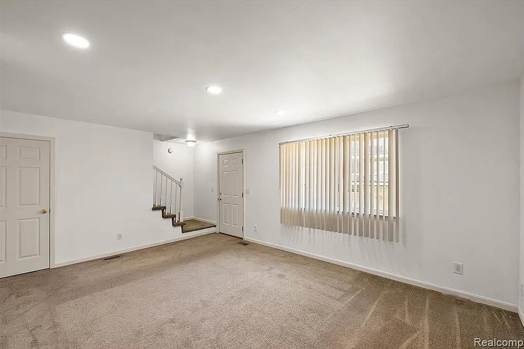 2 bed, 1.5 bath, 1012 sqft, $1,700 — Photo 3