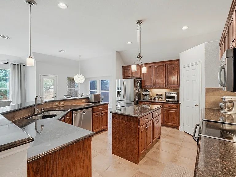 2504 Maple Stream Dr — Photo 24