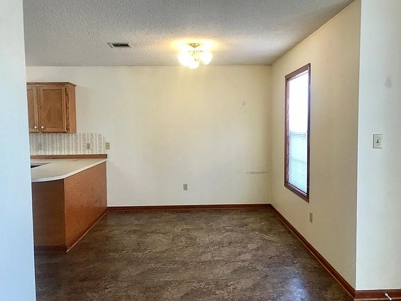 3rd image of 1821 S Tallowood Dr