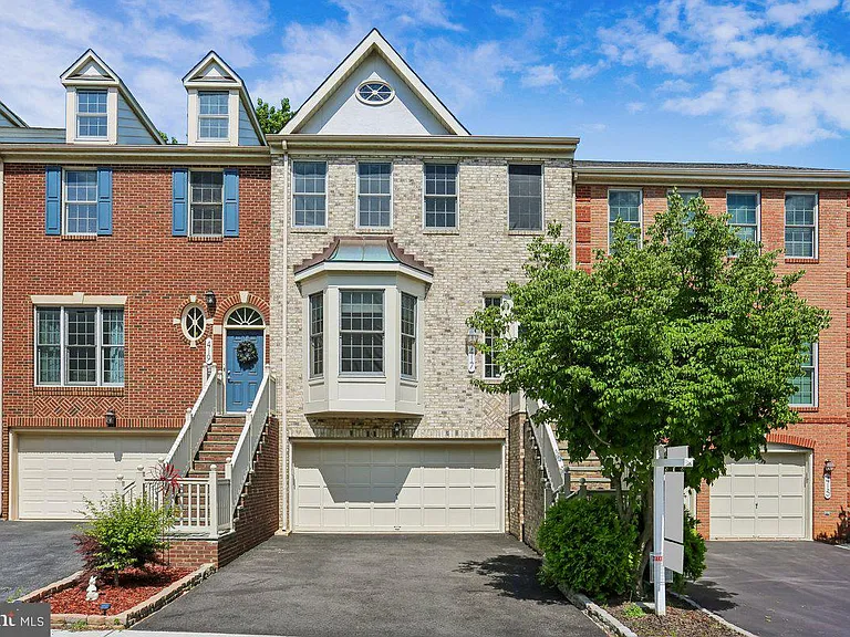 417 Winding Rose Dr — Photo 1