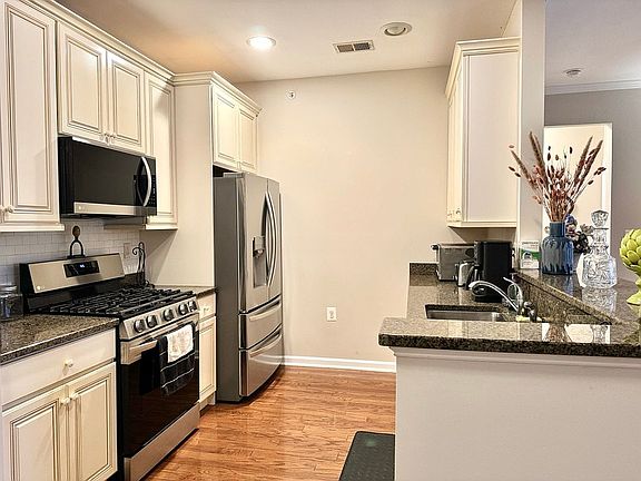 3rd image of 531 Sophee Ln