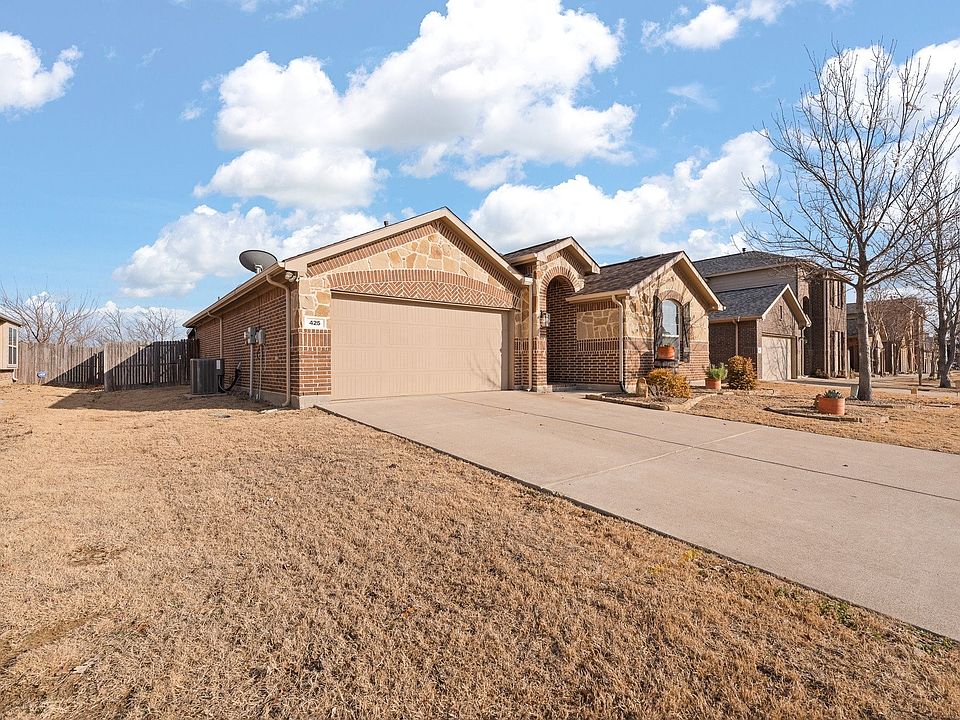 1st image of 425 Peach Ln