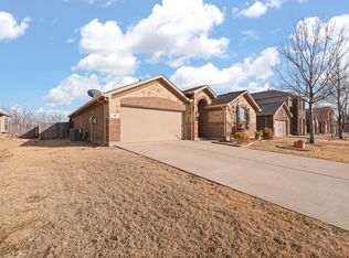 425 Peach Ln, Burleson, TX 76028