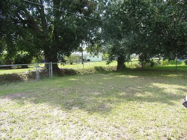 3021 Balfour Ave — Photo 2