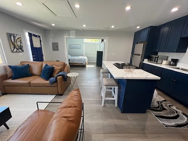1 bed, 553 sqft, $2,900 — Photo 2