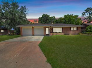 606 Hefner St, El Campo, TX 77437