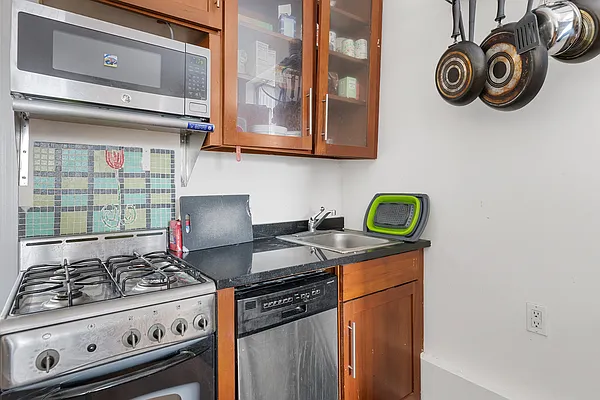 Rented by REAL New York | media 18