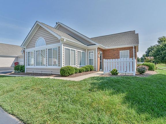 2nd image of 118 Avonlea Pl Unit 118