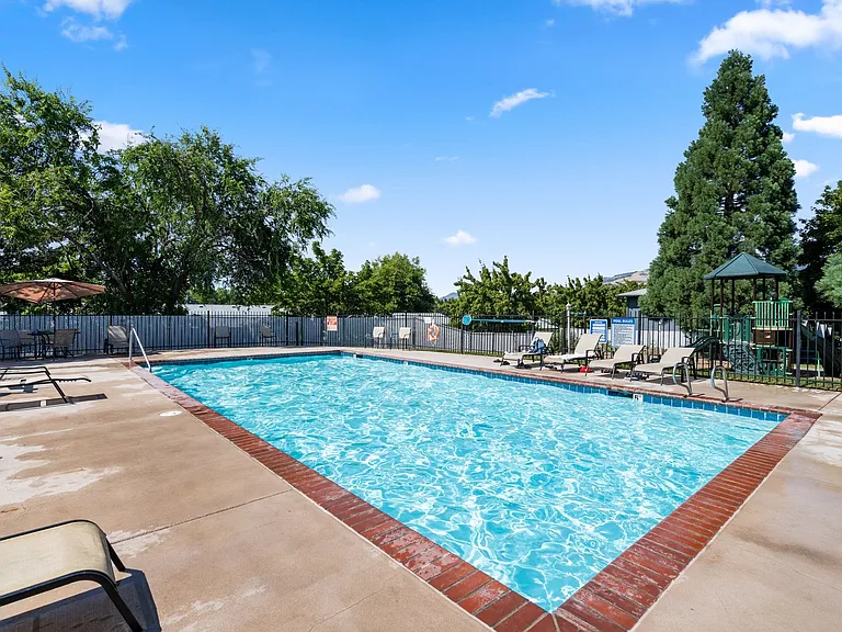 Talent Parkside Apartments — Photo 47