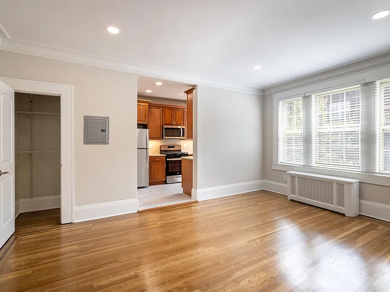 Worthington House Apartments — Photo 12