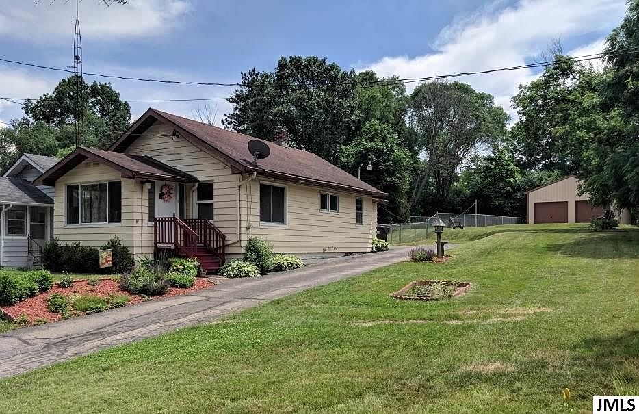 1st image of 127 Park Dr