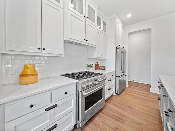 4th image of 825 NW 14th St