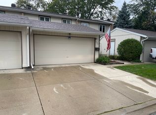 268 Lakeshore Ln, Bloomingdale, IL 60108