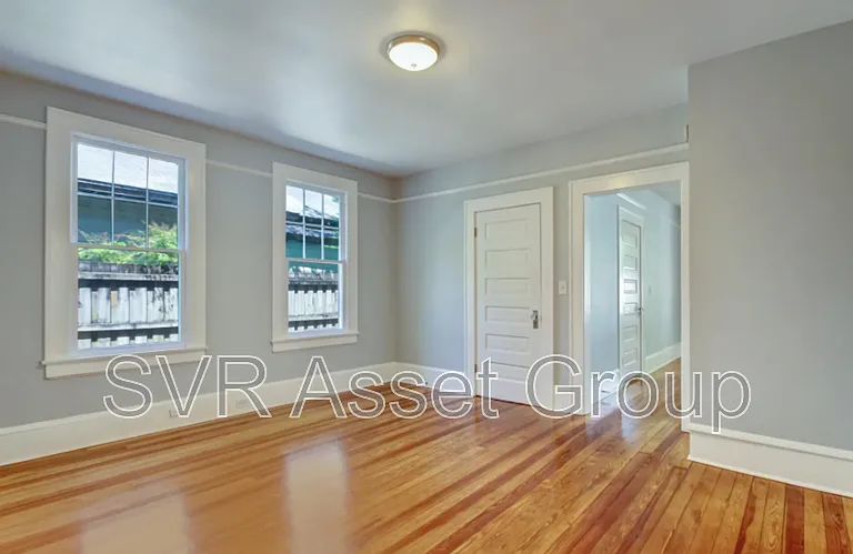 1758 Greenwood Ave — Photo 8