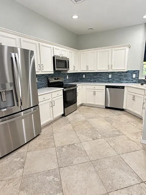 1571 SE Hampshire Way — Photo 2