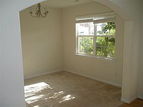 5th image of 215 Collingwood Ln