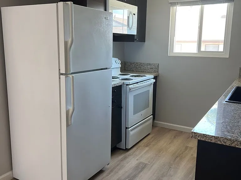 951 N Vulcan Ave — Photo 3
