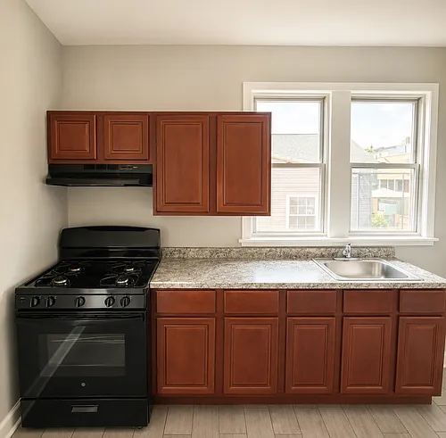 652 N 5th St #3L Photo 1