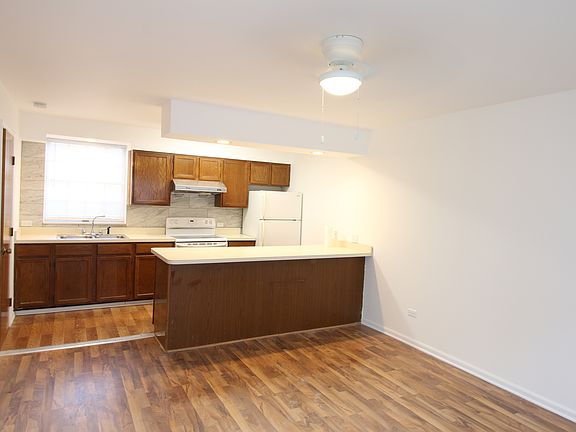 2nd image of 2423 W Gunnison St