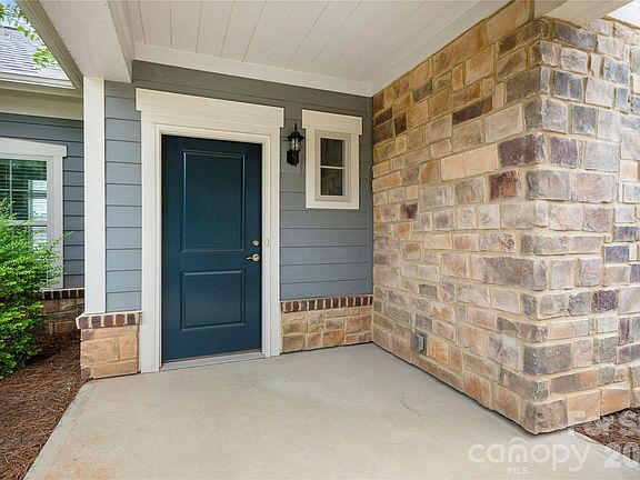 3rd image of 661 Poplar View Dr NW
