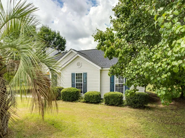 3379 Annie St, Dalzell, SC 29040