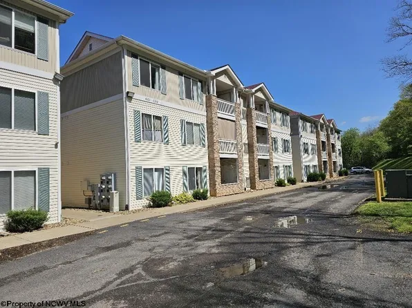 6310 University Commons Dr, Star City, WV 26505