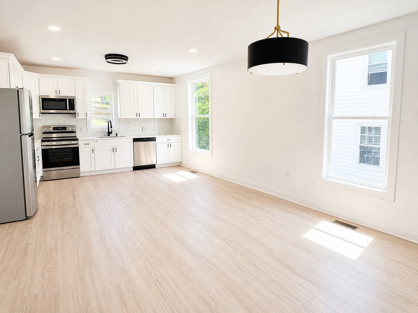 3 bed, 1776 sqft, $1,900 — Photo 3