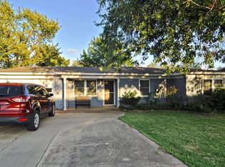 828 Central Dr, Bedford, TX 76022