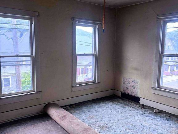 4th image of 804 Napoleon St