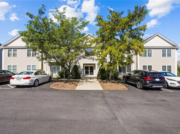 2 Gray Coach Ln APT 216, Cranston, RI 02921