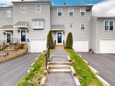 565 Quaker Ln APT 36, West Warwick, RI, 02893