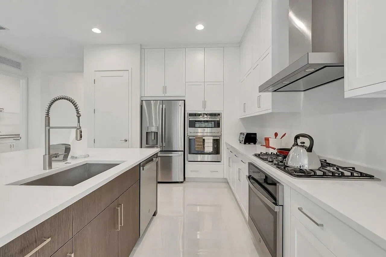 4 bed, 4.5 bath, 3263 sqft, $10,500 — Photo 2