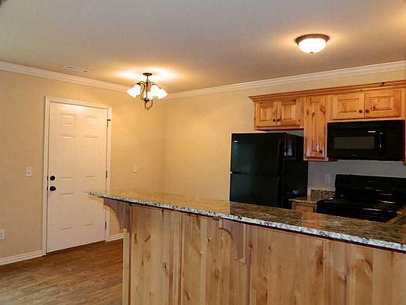 4th image of 6200 SW Chickadee St #1