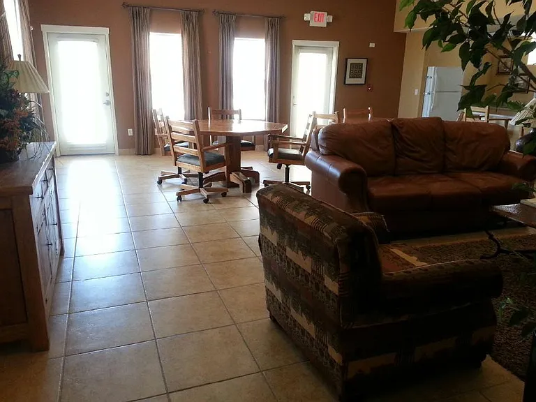 4501 Safelite Blvd NE — Photo 4