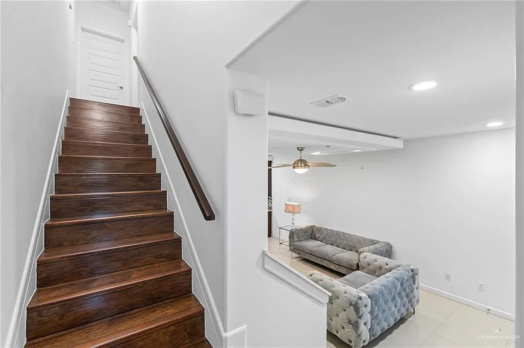 2 bed, 2.5 bath, 1349 sqft, $1,900 — Photo 3