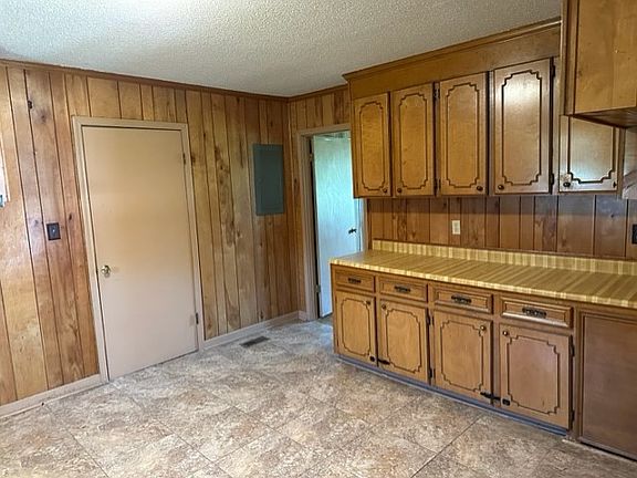 3rd image of 404 Lowell Ave