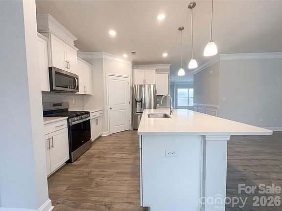 2nd image of 495 York Rd