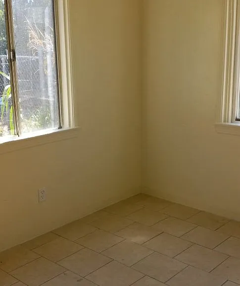 918 W Hays St — Photo 3