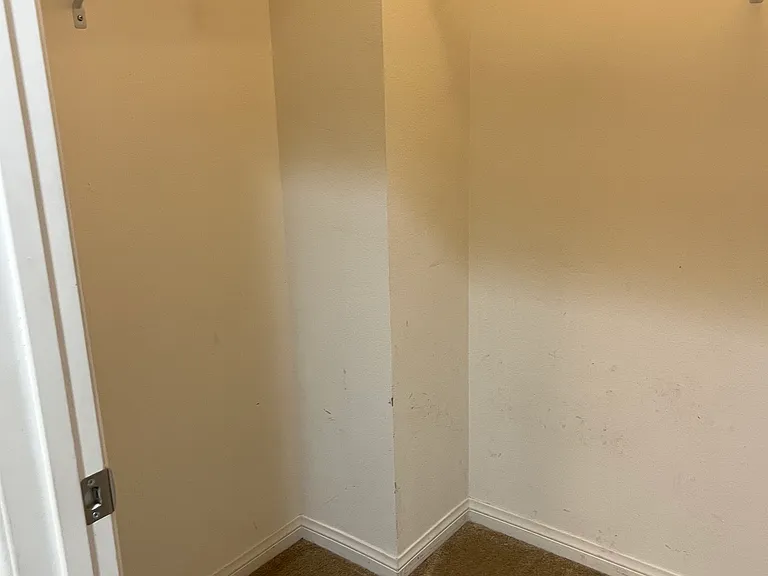 160 Yosemite Ave — Photo 17