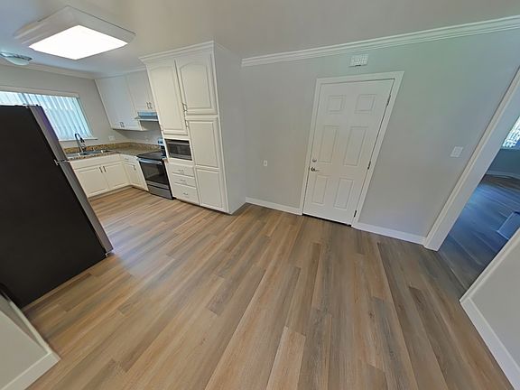 3rd image of 517 Glenwood Ave APT A